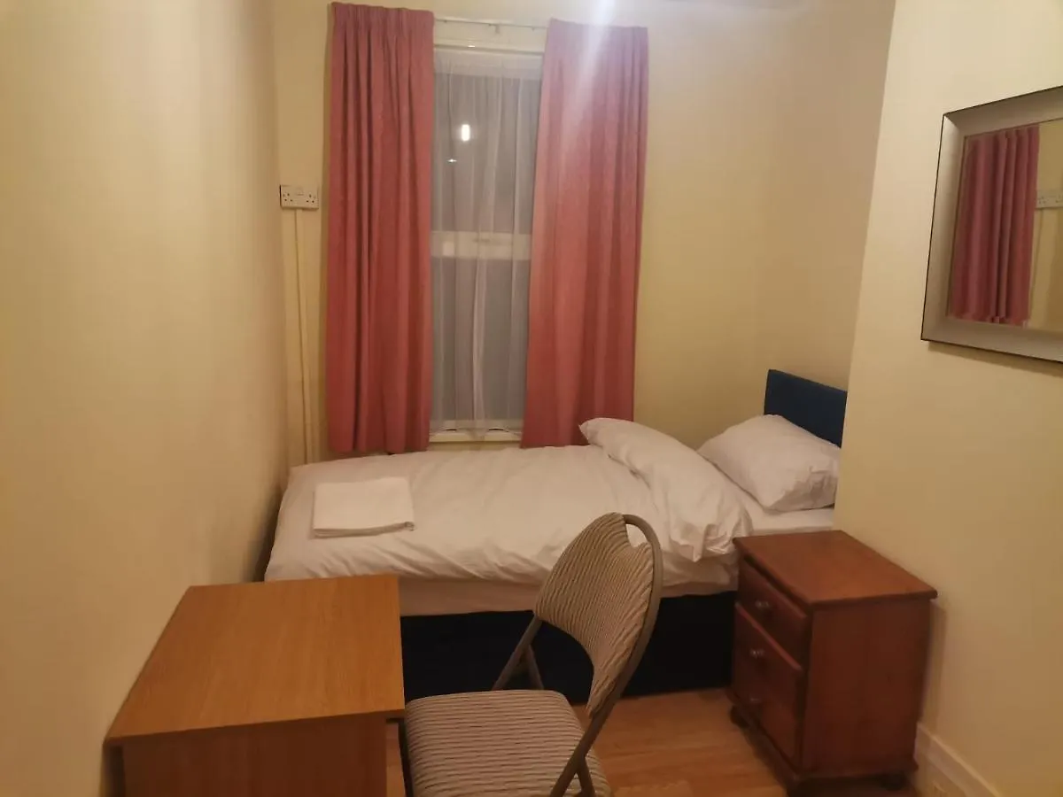 Homestay szállás Single Room Near London Seven Kings Train Station Egyesült Királyság