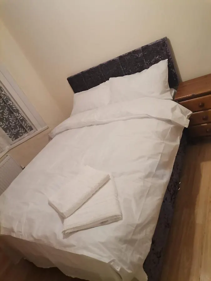 Single Room Near London Seven Kings Train Station Egyesült Királyság