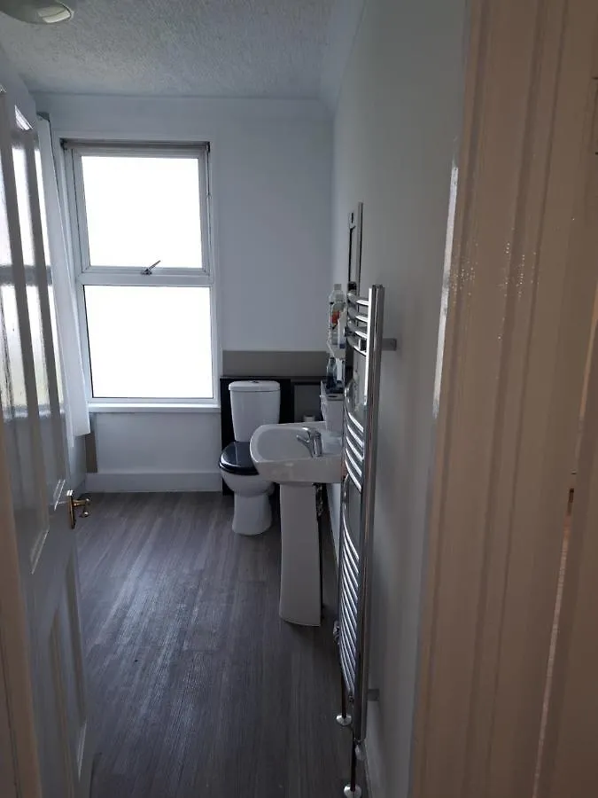 Single Room Near London Seven Kings Train Station