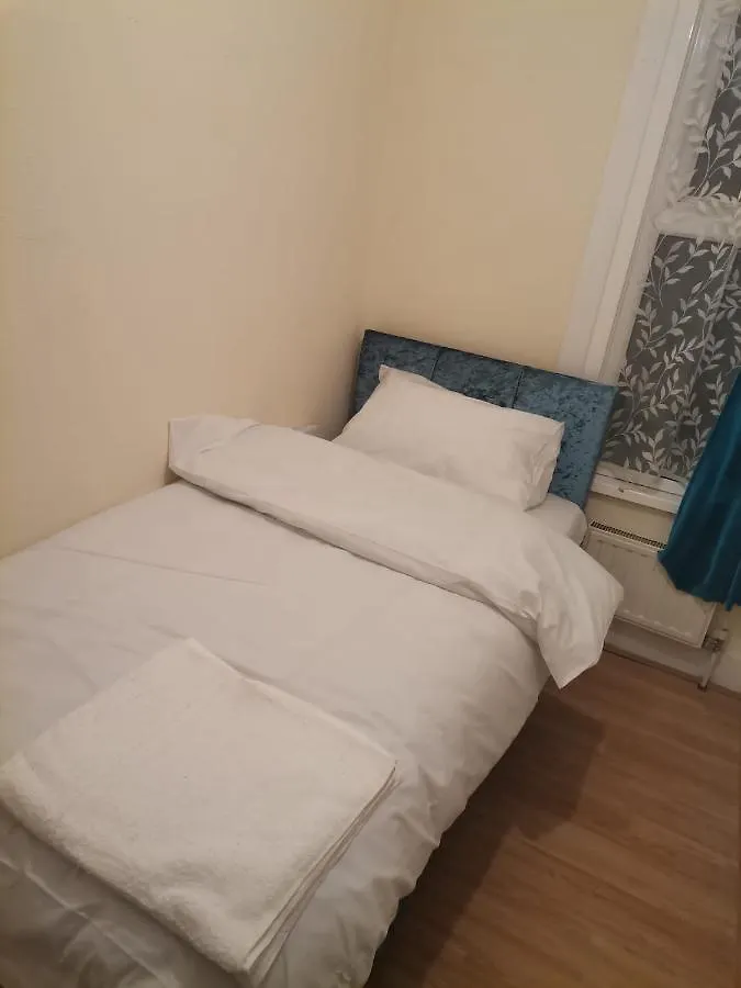 Homestay szállás Single Room Near London Seven Kings Train Station